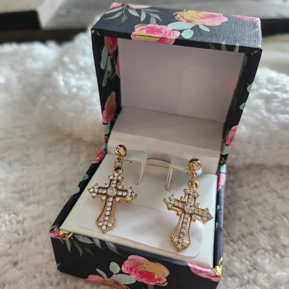 Gorgeous Cross Earrings - Picture 2 of 4